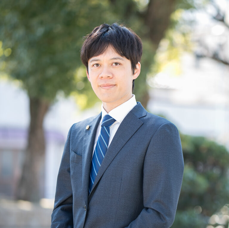 行政書士社会保険労務士吉本翼